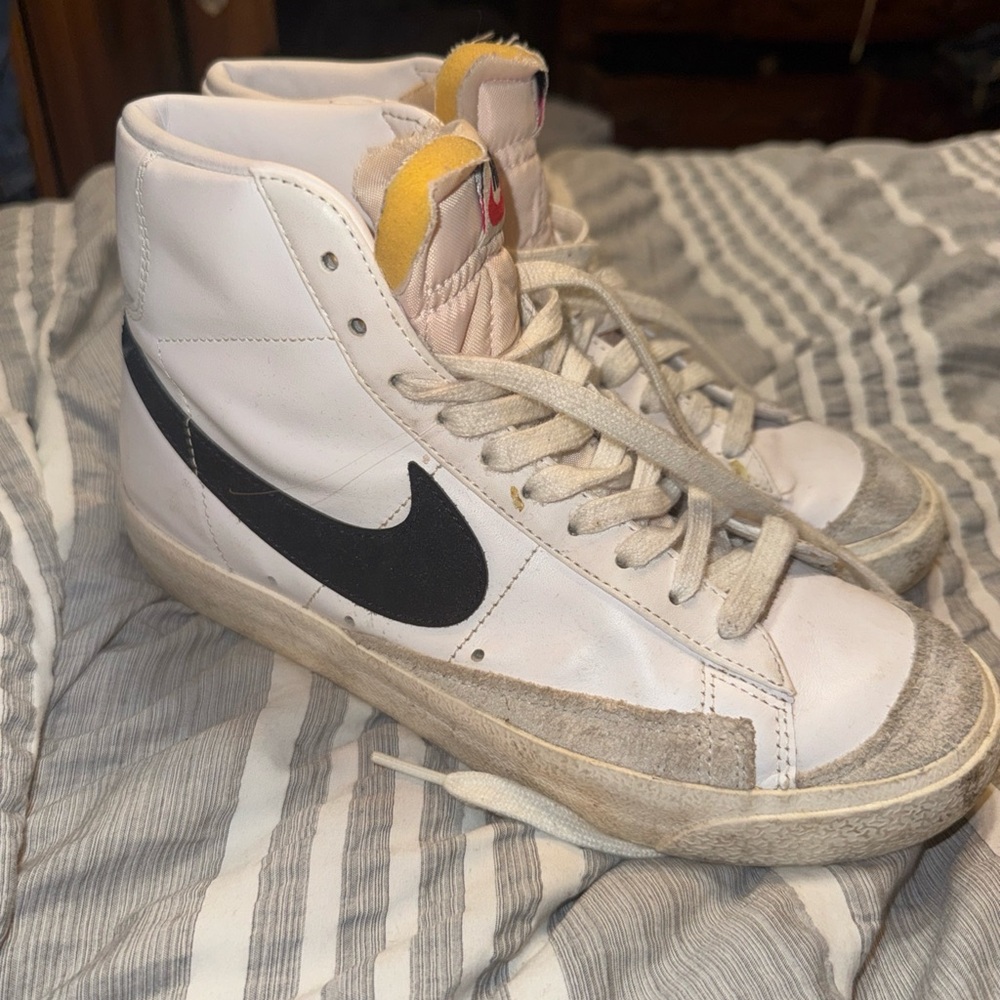 Nike Blazers black and white mid 77 women’s size 8